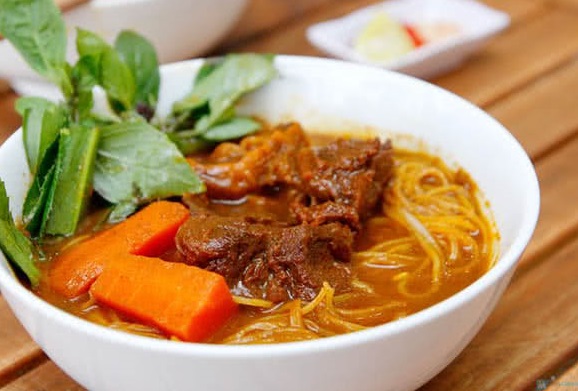 Beef noodles with braised beef noodles - warm breakfast