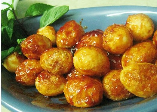 Trứng cút chiên sốt chua rẻ tại nhà