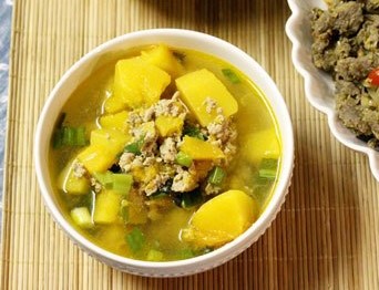 Pumpkin soup with minced meat for children