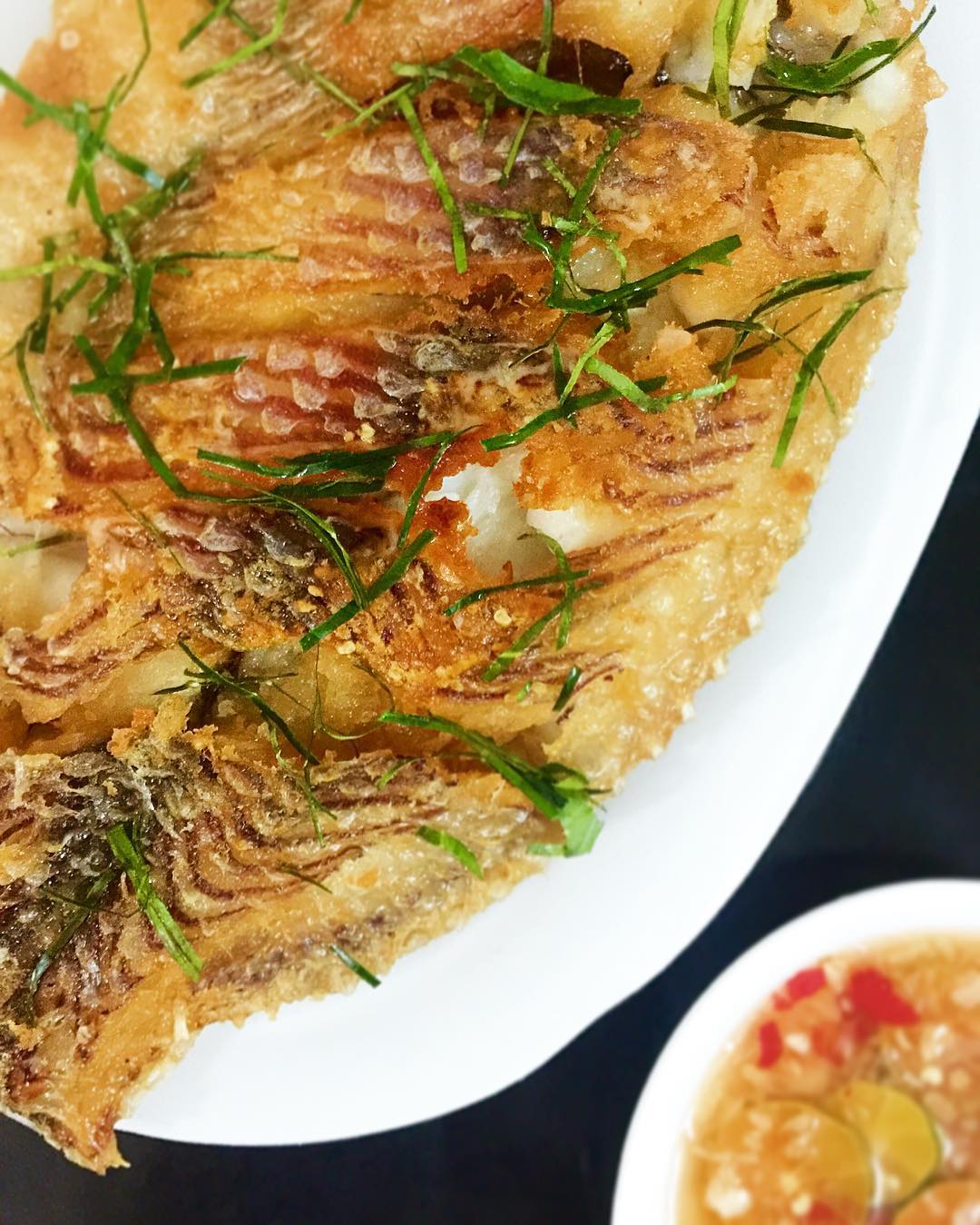 Cá điêu hồng chiên tỏi