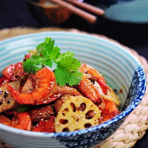 Tôm rang với củ sen