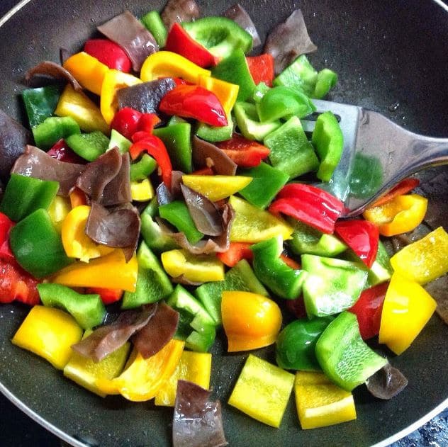 Nấm xào ớt chuông