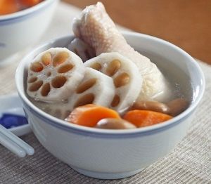 Gà hầm cà rốt, củ sen cho ngày cuối năm