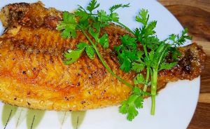 Cá điêu hồng chiên tỏi giòn thơm