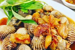 Sò huyết xào me chua ngọt