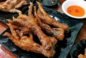 Chân gà nướng thơm với sả