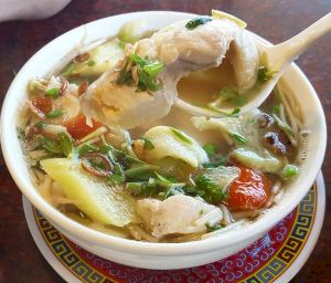 Canh chua cá điêu hồng