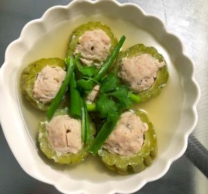 Canh khổ qua nhồi thịt băm