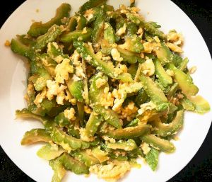 Khổ qua xào trứng
