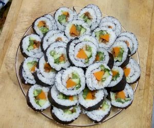 Kimbap cuộn rau củ chay