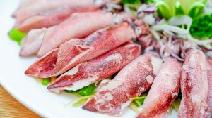 Mực hấp lá ổi