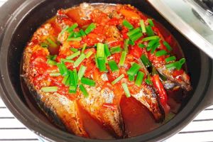 Cá nục kho cà
