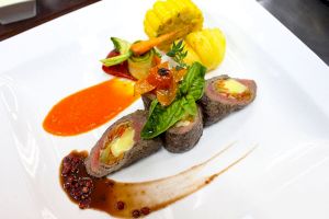 Bò cuộn phô mai sốt nấm
