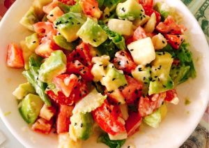 Salad bơ cà chua